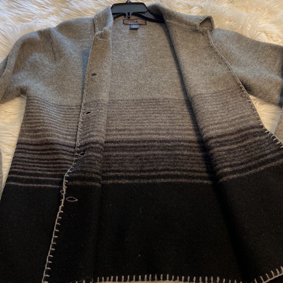 HERMAN & GEIST 100% wool Sweater size L excellent condition length 30/31” - Picture 9 of 12